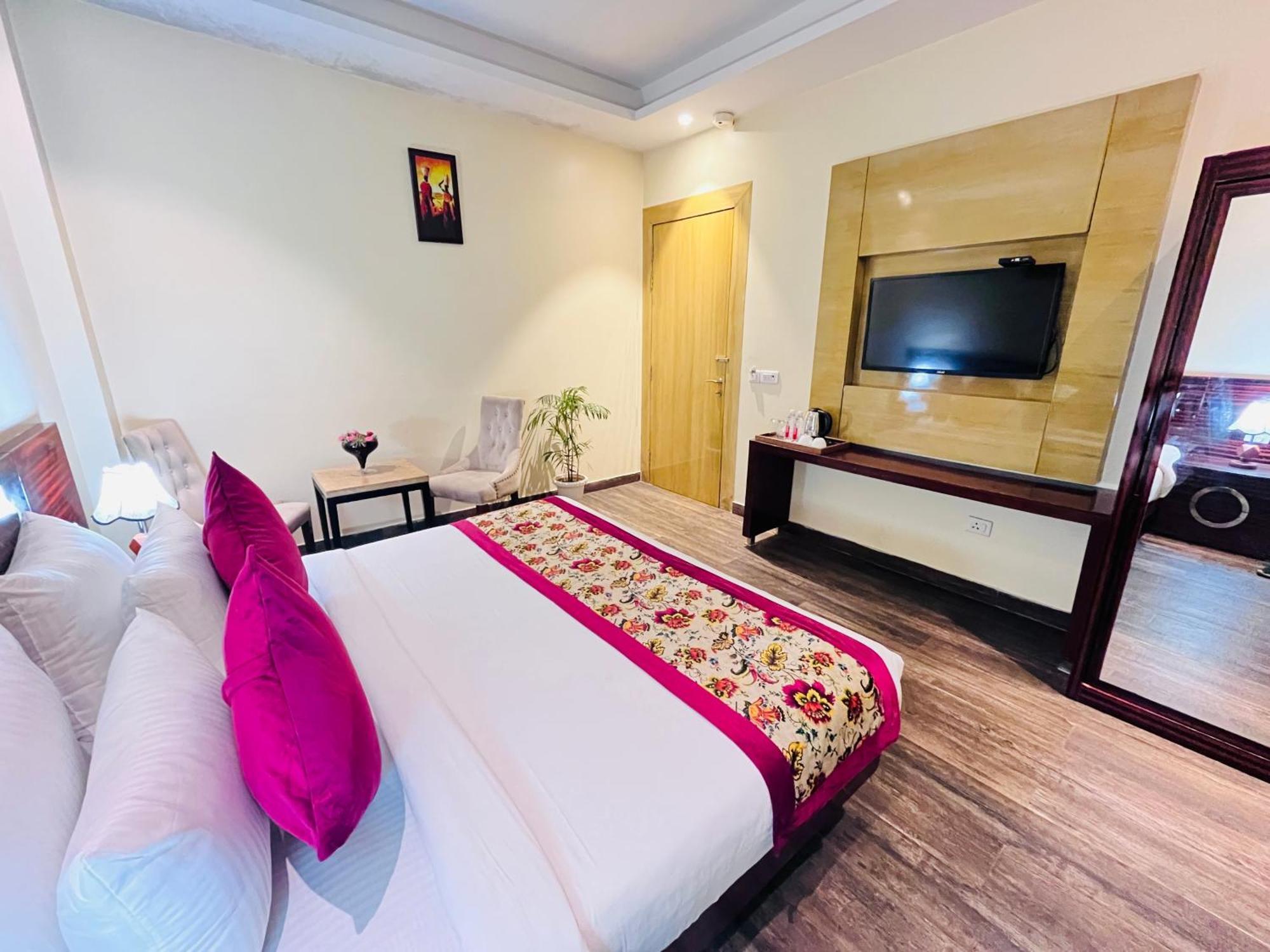 Hotel Banz Near Indira Gandhi Airport Delhi New Delhi Exteriör bild