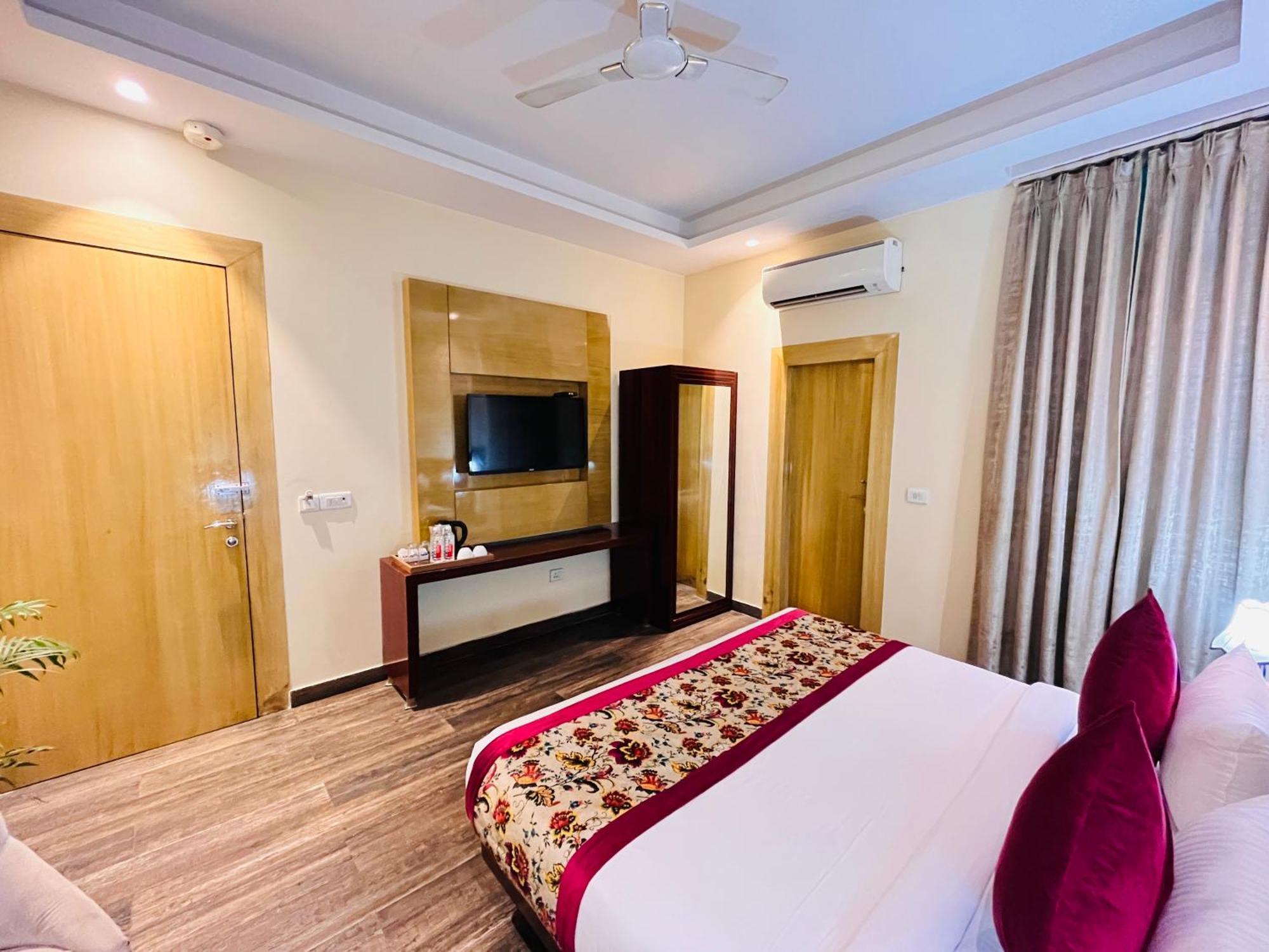 Hotel Banz Near Indira Gandhi Airport Delhi New Delhi Exteriör bild